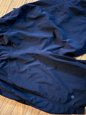 lululemon athletica Men’s Black Lightweight shorts 🩳